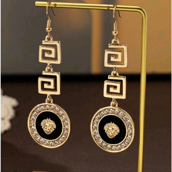 Designer Inspired Lion Necklace Bracelet & Earrings Set - Picture 4 of 6